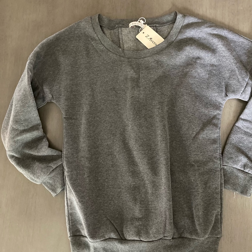 Grey sweatshirt with ribbon lace up back
